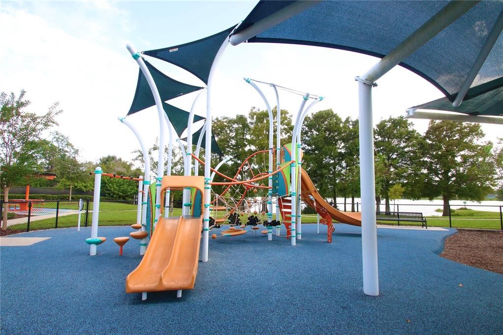 合同活跃: $295,000 (4 贝兹, 2 浴室, 1845 平方英尺)