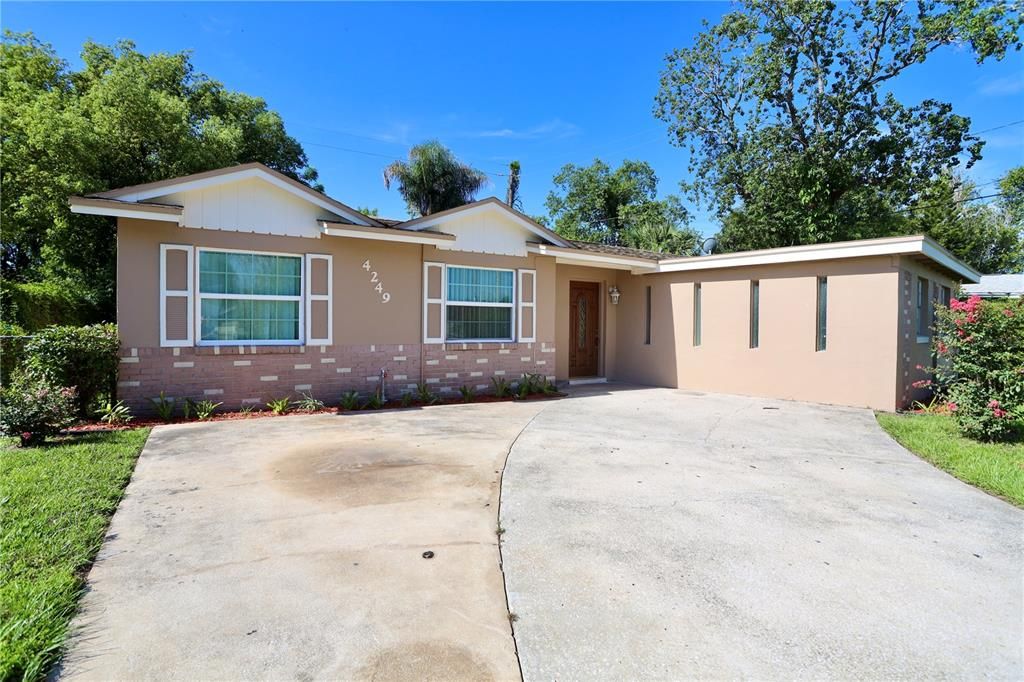 合同活跃: $295,000 (4 贝兹, 2 浴室, 1845 平方英尺)