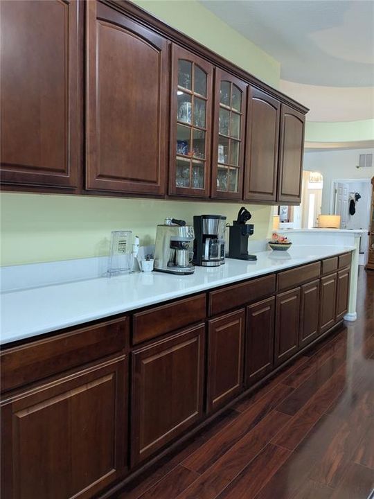 合同活跃: $408,000 (3 贝兹, 2 浴室, 2516 平方英尺)