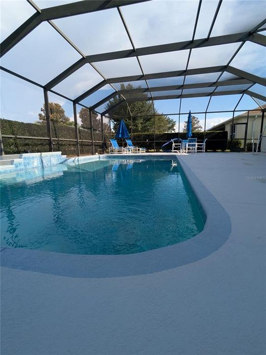 合同活跃: $408,000 (3 贝兹, 2 浴室, 2516 平方英尺)