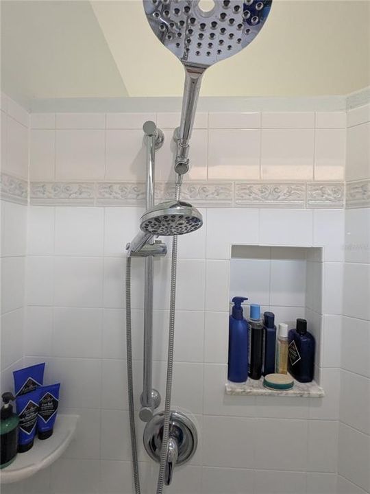 合同活跃: $408,000 (3 贝兹, 2 浴室, 2516 平方英尺)