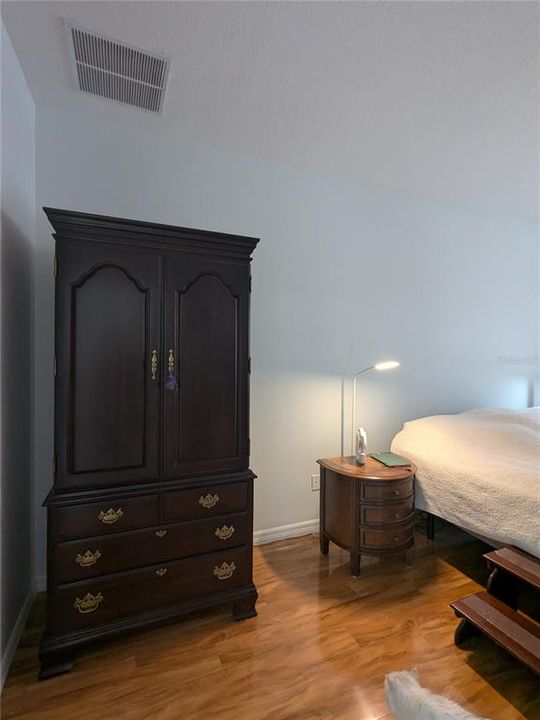 合同活跃: $408,000 (3 贝兹, 2 浴室, 2516 平方英尺)