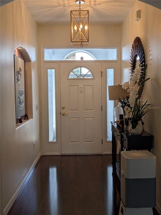 合同活跃: $408,000 (3 贝兹, 2 浴室, 2516 平方英尺)