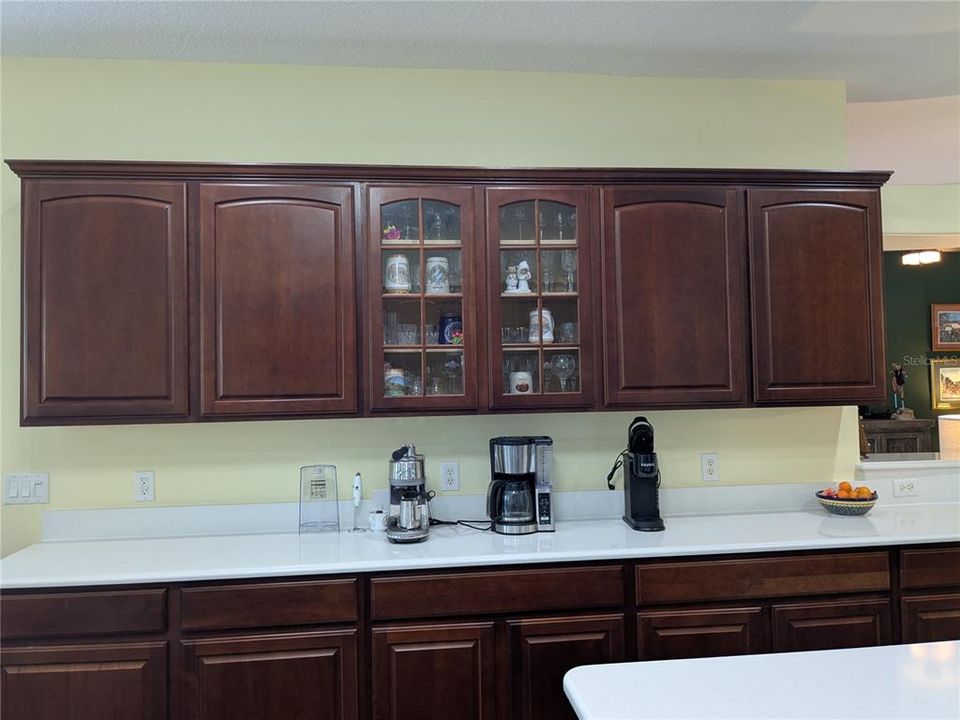 合同活跃: $408,000 (3 贝兹, 2 浴室, 2516 平方英尺)