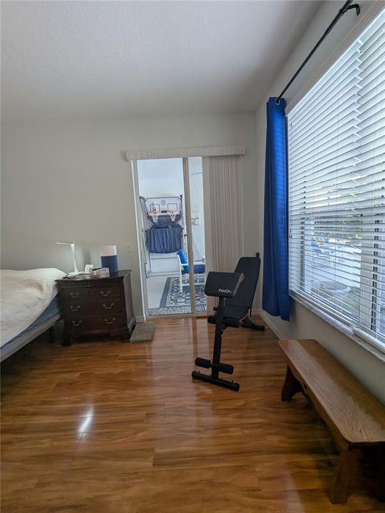 合同活跃: $408,000 (3 贝兹, 2 浴室, 2516 平方英尺)