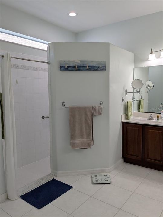 合同活跃: $408,000 (3 贝兹, 2 浴室, 2516 平方英尺)