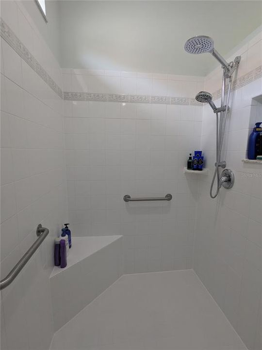 合同活跃: $408,000 (3 贝兹, 2 浴室, 2516 平方英尺)