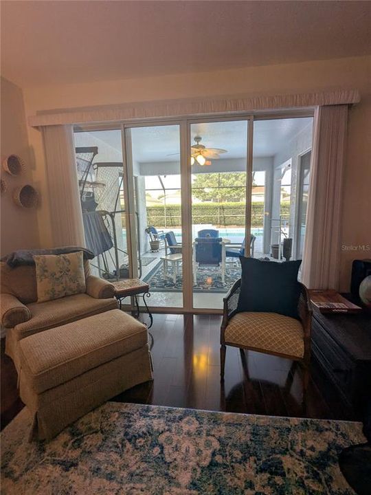 合同活跃: $408,000 (3 贝兹, 2 浴室, 2516 平方英尺)