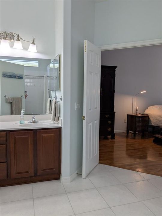 合同活跃: $408,000 (3 贝兹, 2 浴室, 2516 平方英尺)