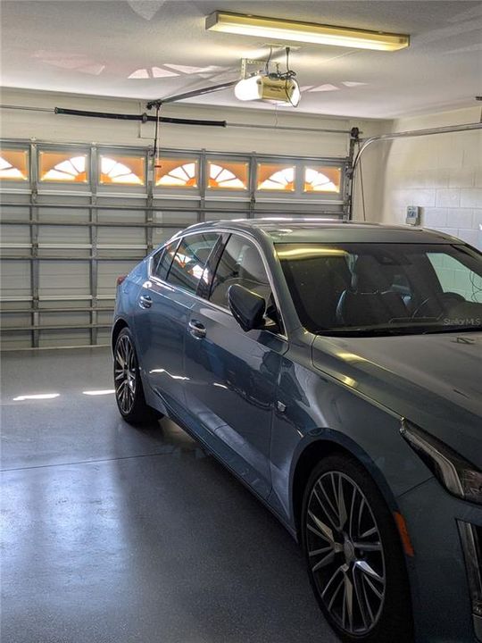 合同活跃: $408,000 (3 贝兹, 2 浴室, 2516 平方英尺)