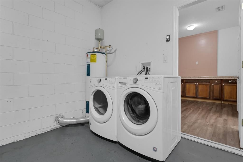 For Rent: $2,490 (4 beds, 2 baths, 2336 Square Feet)