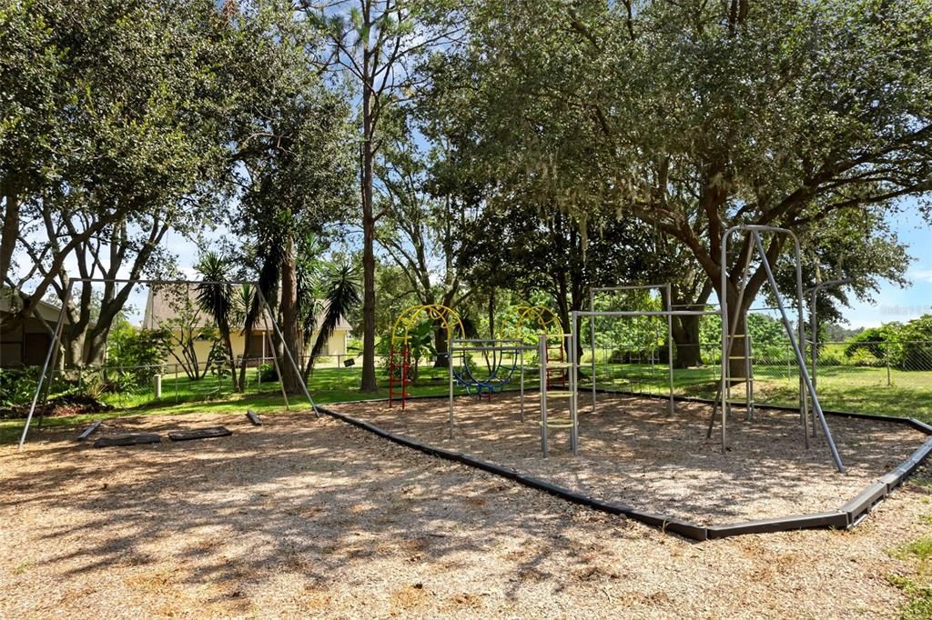 For Rent: $2,490 (4 beds, 2 baths, 2336 Square Feet)