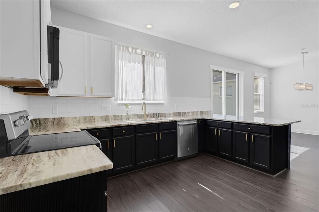 For Rent: $2,490 (4 beds, 2 baths, 2336 Square Feet)