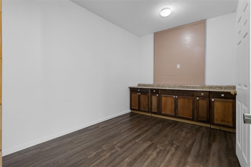 For Rent: $2,490 (4 beds, 2 baths, 2336 Square Feet)