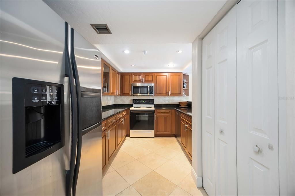 На продажу: $895,000 (2 спален, 2 ванн, 1380 Квадратных фут)