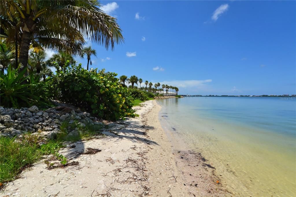 На продажу: $895,000 (2 спален, 2 ванн, 1380 Квадратных фут)