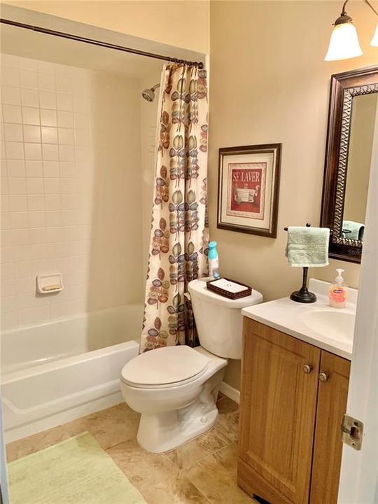 合同活跃: $309,900 (3 贝兹, 2 浴室, 1632 平方英尺)