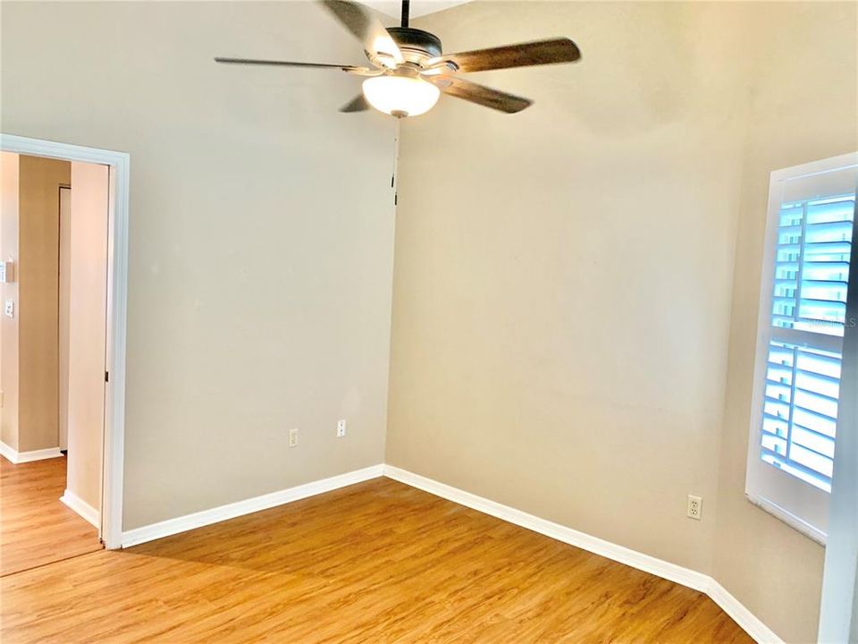 合同活跃: $309,900 (3 贝兹, 2 浴室, 1632 平方英尺)