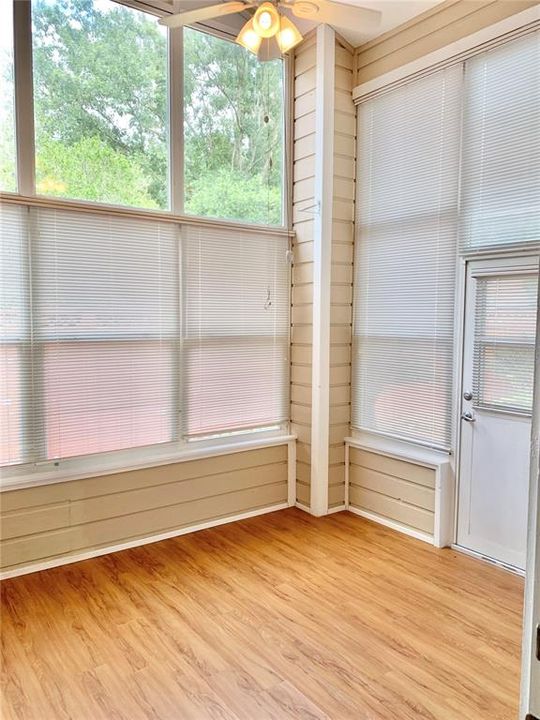 合同活跃: $309,900 (3 贝兹, 2 浴室, 1632 平方英尺)