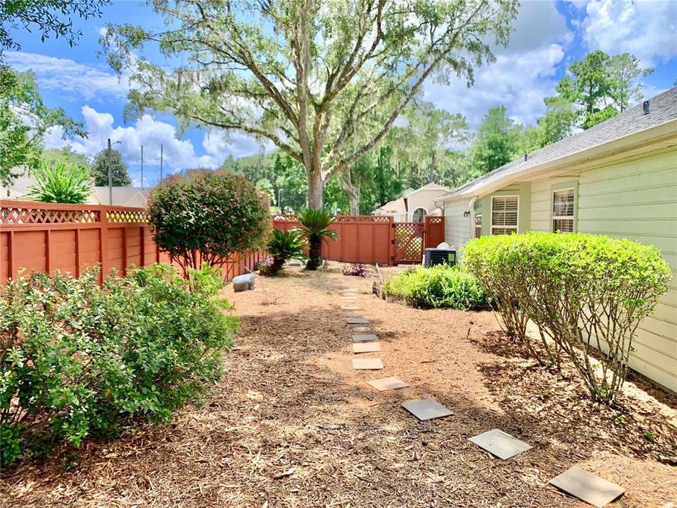 合同活跃: $309,900 (3 贝兹, 2 浴室, 1632 平方英尺)