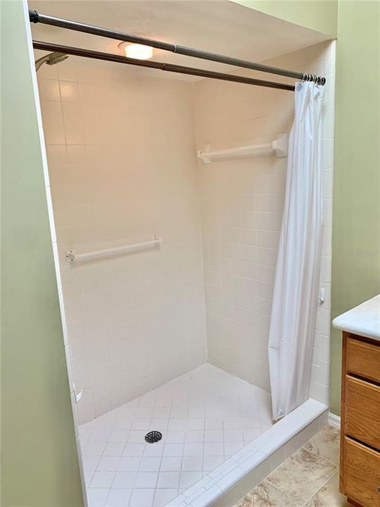 合同活跃: $309,900 (3 贝兹, 2 浴室, 1632 平方英尺)