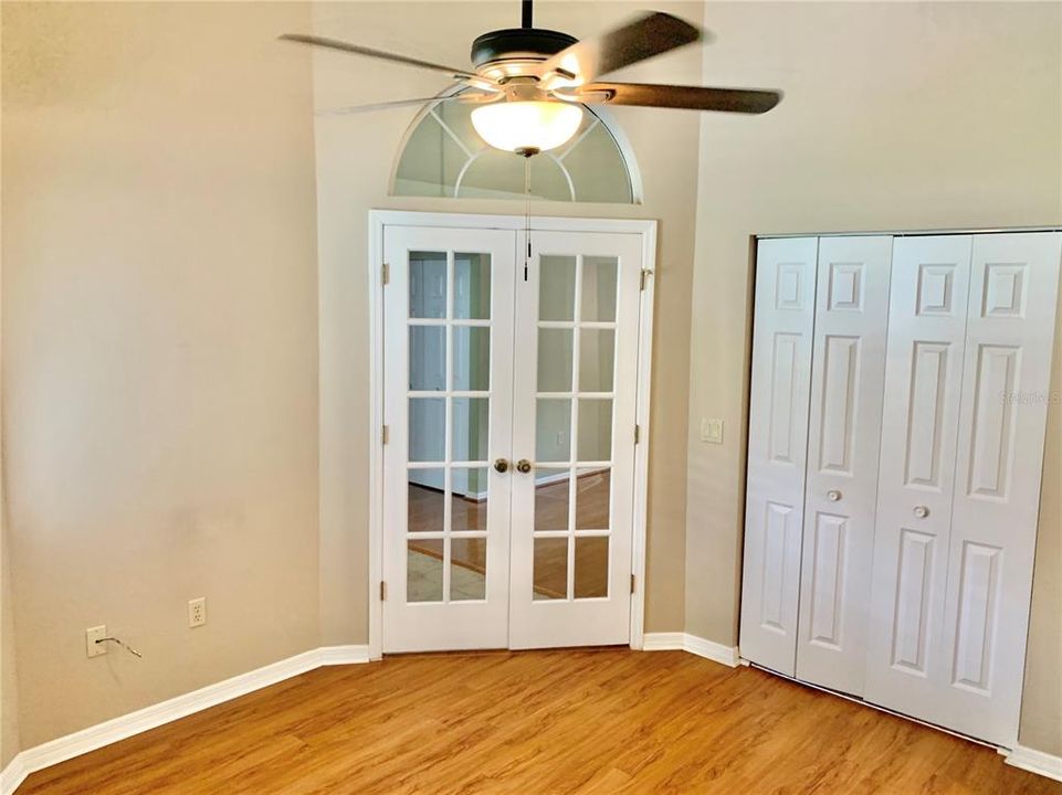 合同活跃: $309,900 (3 贝兹, 2 浴室, 1632 平方英尺)