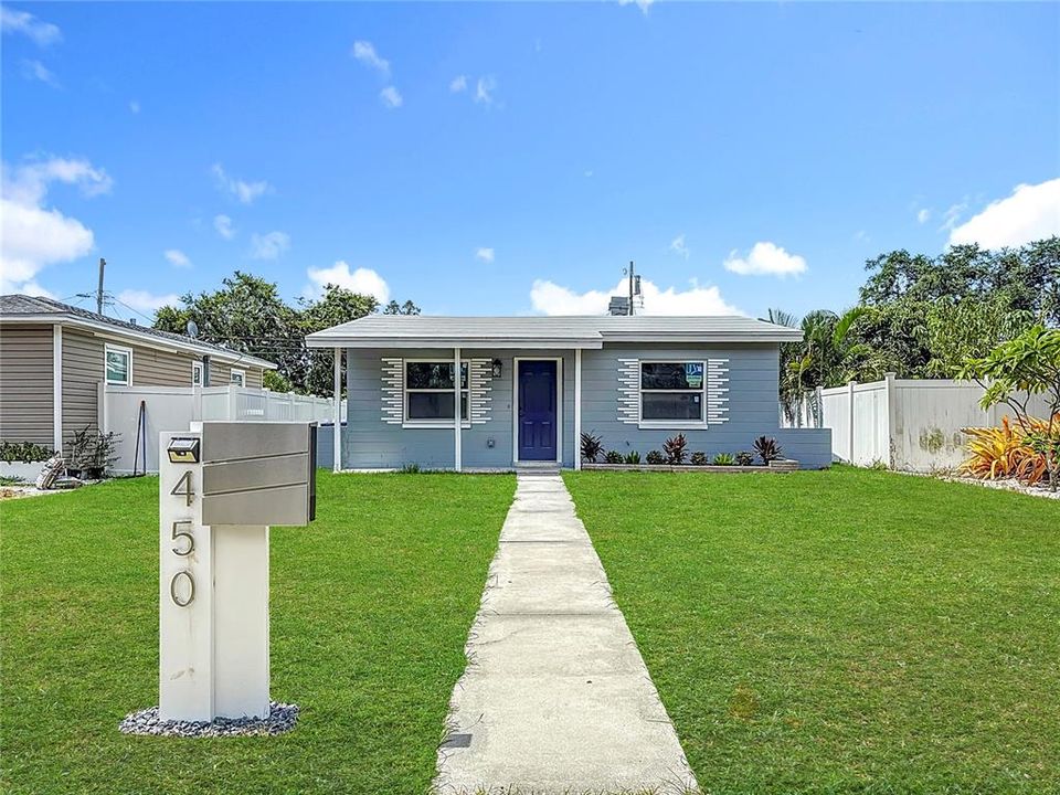 Recently Sold: $310,000 (2 beds, 1 baths, 944 Square Feet)