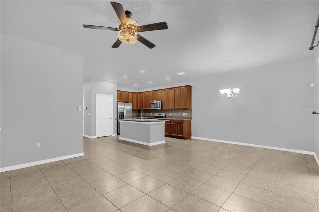 待售: $335,000 (3 贝兹, 2 浴室, 1642 平方英尺)