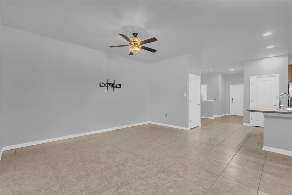 待售: $335,000 (3 贝兹, 2 浴室, 1642 平方英尺)