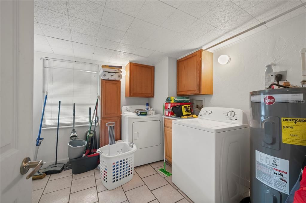 For Sale: $225,000 (2 beds, 2 baths, 1368 Square Feet)
