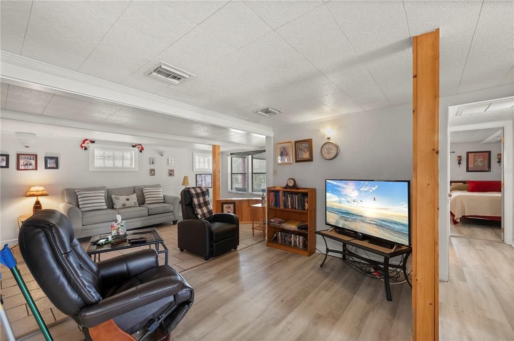 For Sale: $225,000 (2 beds, 2 baths, 1368 Square Feet)