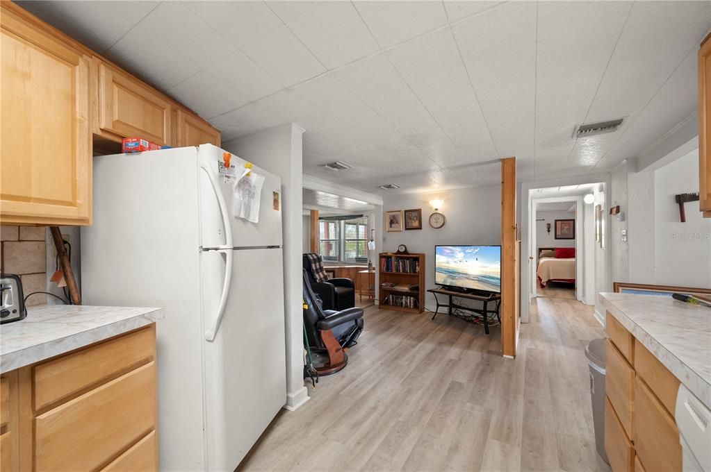 For Sale: $225,000 (2 beds, 2 baths, 1368 Square Feet)