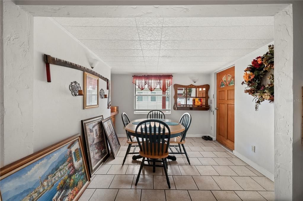 For Sale: $225,000 (2 beds, 2 baths, 1368 Square Feet)