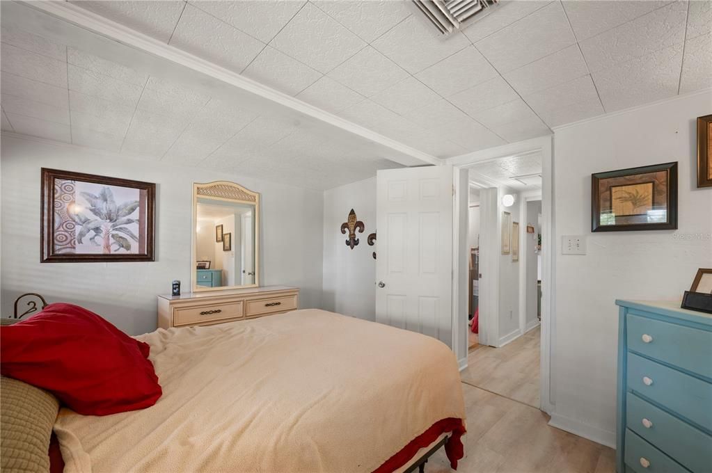 For Sale: $225,000 (2 beds, 2 baths, 1368 Square Feet)