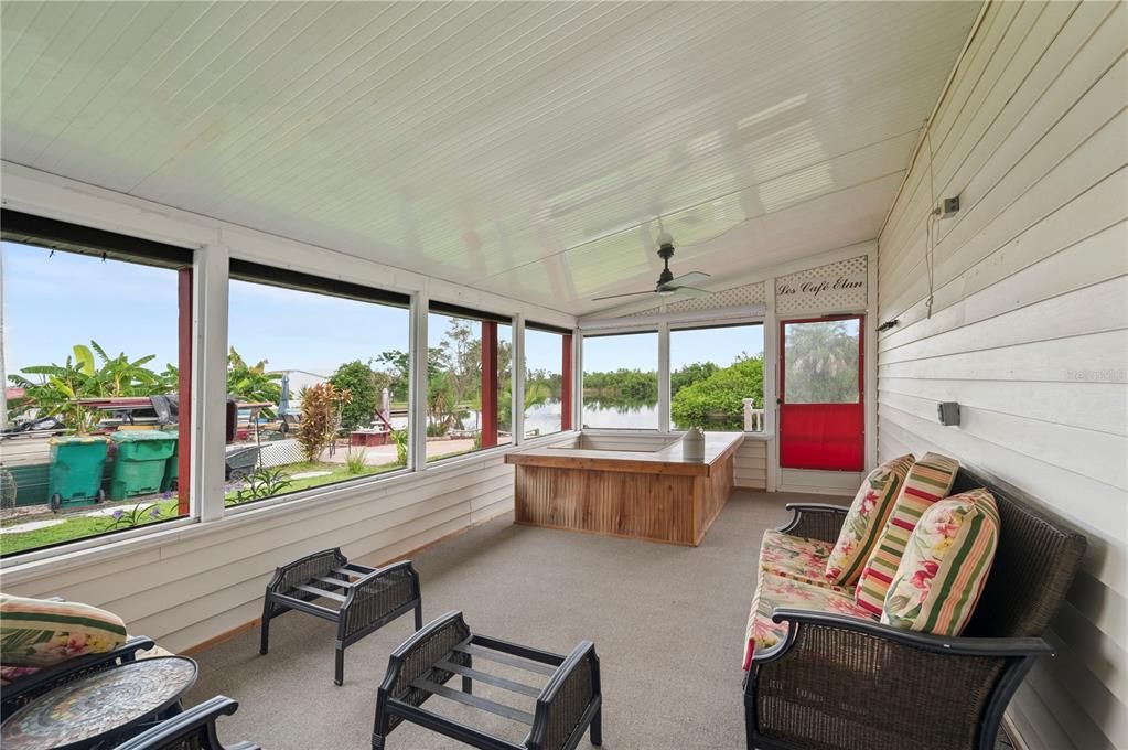 For Sale: $225,000 (2 beds, 2 baths, 1368 Square Feet)