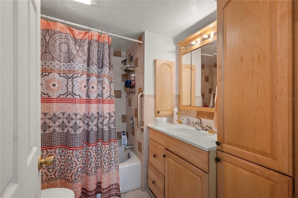 For Sale: $225,000 (2 beds, 2 baths, 1368 Square Feet)