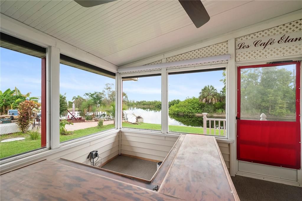 For Sale: $225,000 (2 beds, 2 baths, 1368 Square Feet)