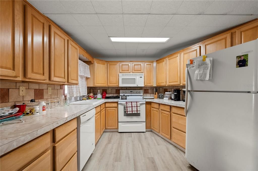 For Sale: $225,000 (2 beds, 2 baths, 1368 Square Feet)