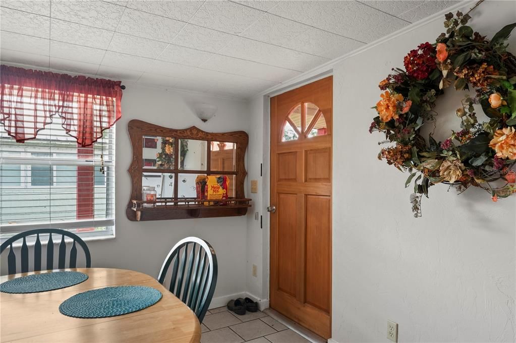 For Sale: $225,000 (2 beds, 2 baths, 1368 Square Feet)