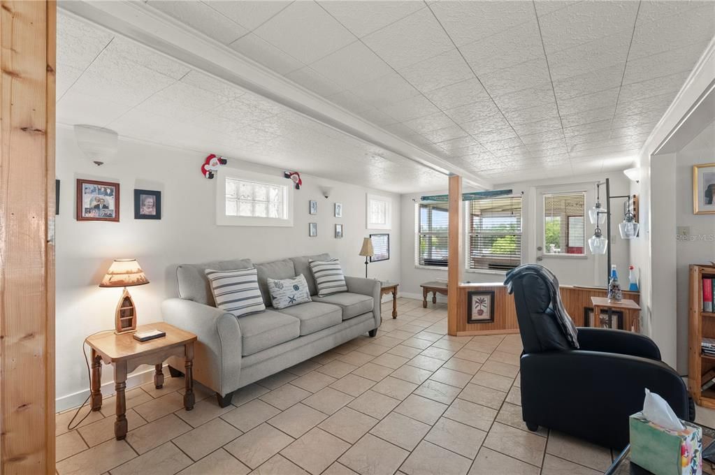 For Sale: $225,000 (2 beds, 2 baths, 1368 Square Feet)