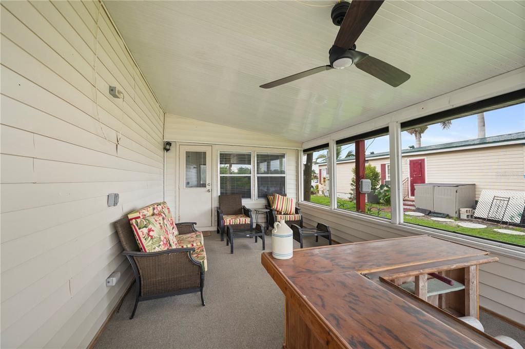 For Sale: $225,000 (2 beds, 2 baths, 1368 Square Feet)