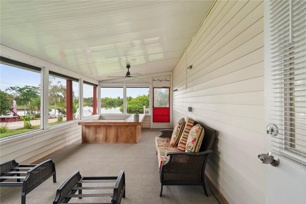 For Sale: $225,000 (2 beds, 2 baths, 1368 Square Feet)