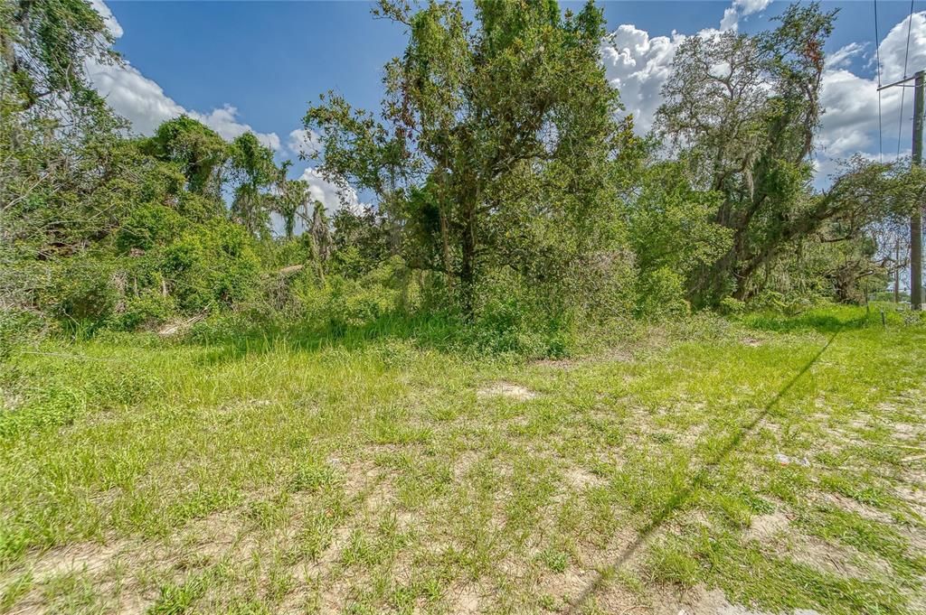 На продажу: $325,000 (1.89 acres)