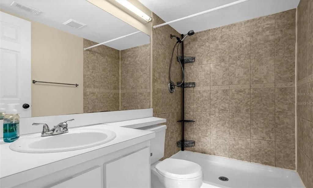 For Sale: $160,900 (2 beds, 2 baths, 975 Square Feet)