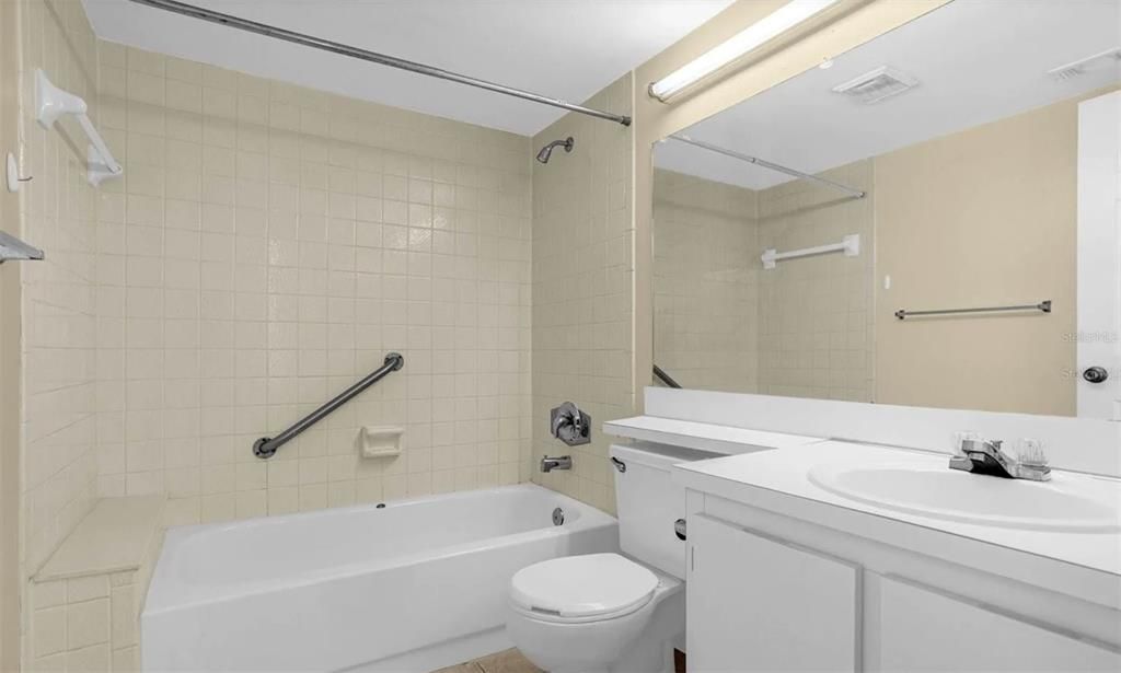 For Sale: $160,900 (2 beds, 2 baths, 975 Square Feet)