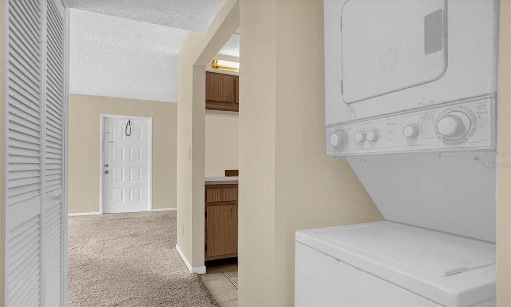 For Sale: $160,900 (2 beds, 2 baths, 975 Square Feet)