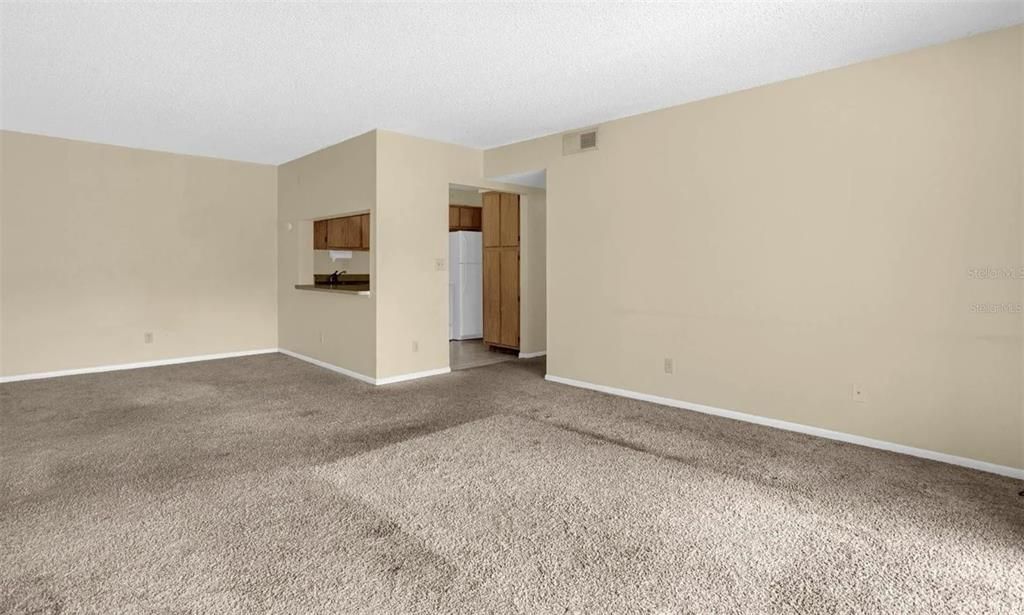 For Sale: $160,900 (2 beds, 2 baths, 975 Square Feet)