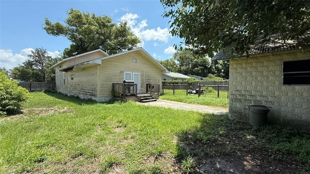 Active With Contract: $234,000 (4 beds, 2 baths, 1674 Square Feet)