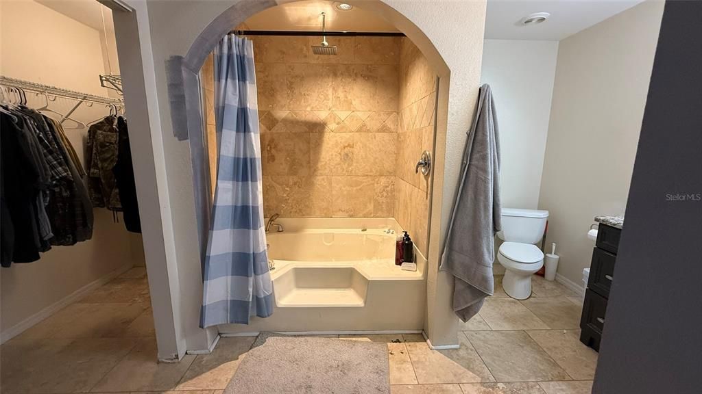 Active With Contract: $234,000 (4 beds, 2 baths, 1674 Square Feet)