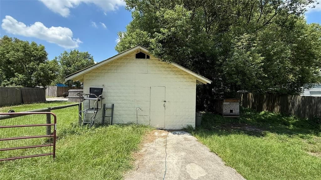 Active With Contract: $234,000 (4 beds, 2 baths, 1674 Square Feet)